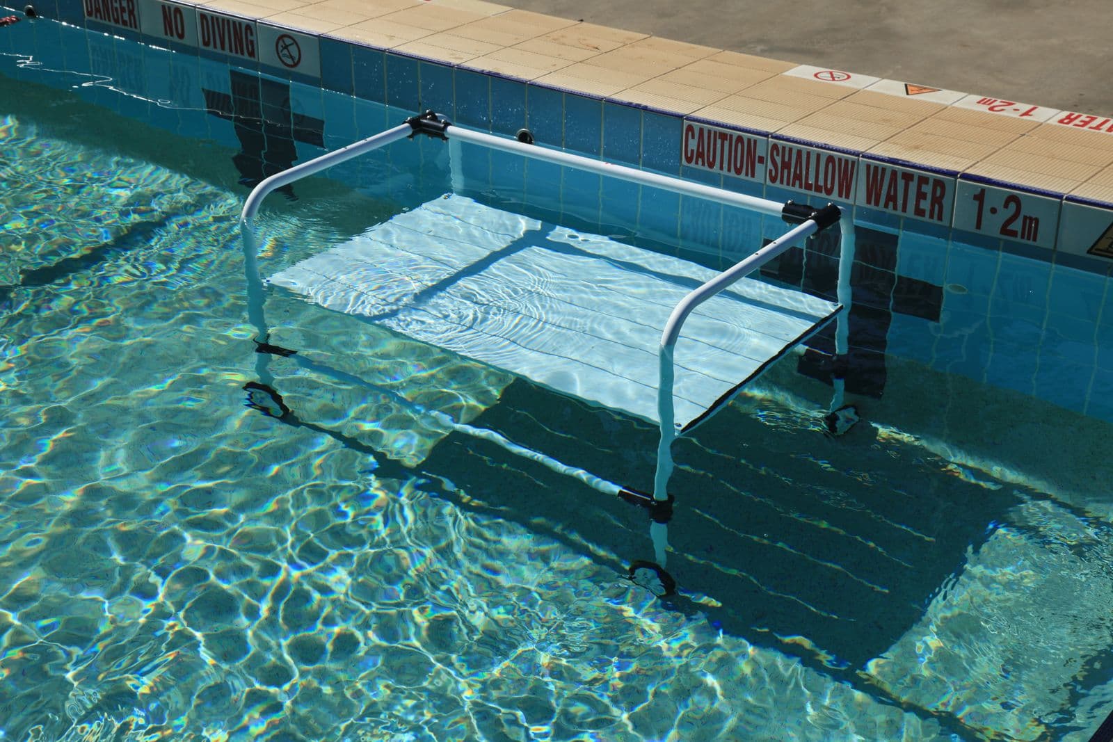 ANTI WAVE SWIM TEACHING PLATFORM